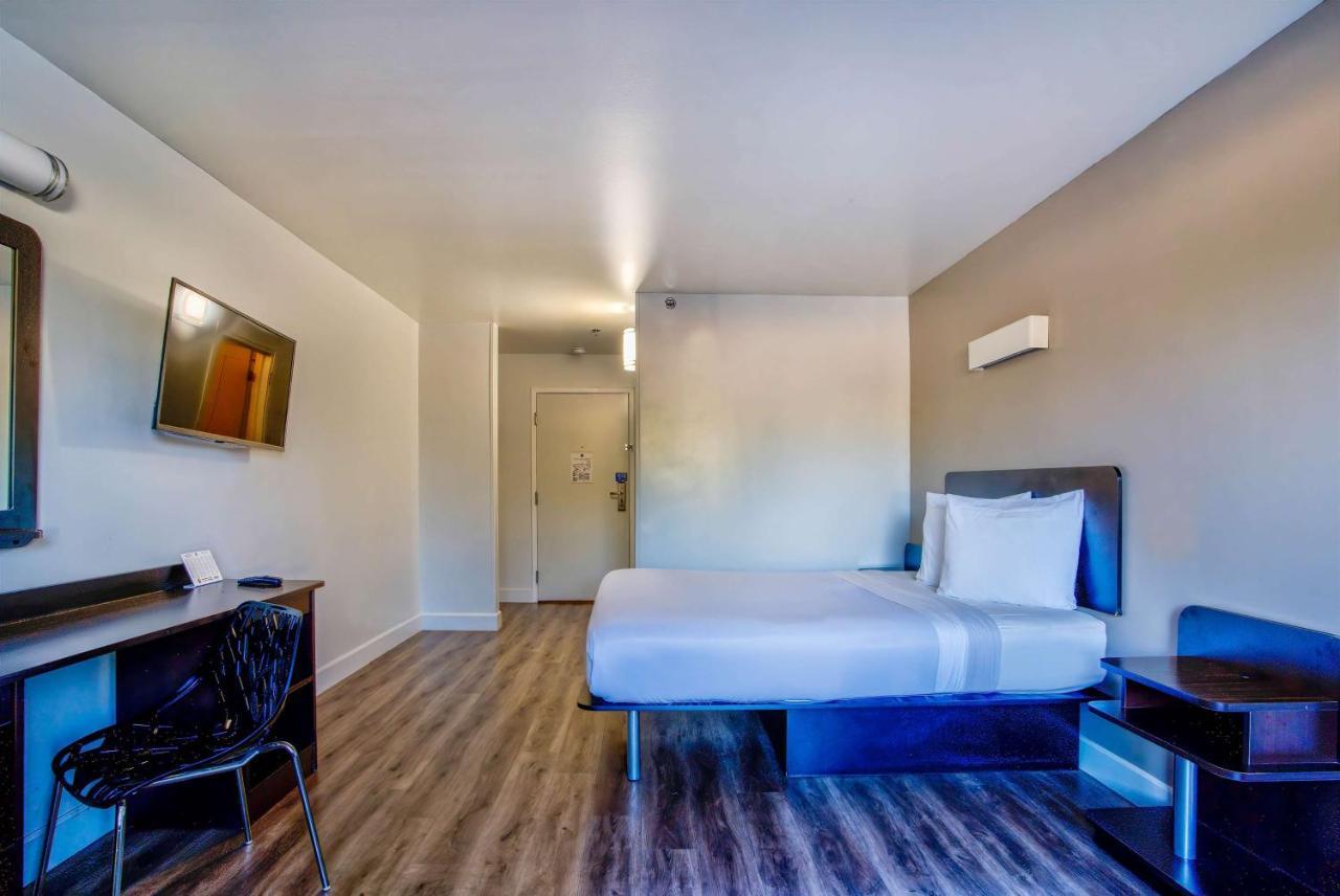 Motel 6-Hesperia, Ca - West Main Street I-15 Exteriör bild