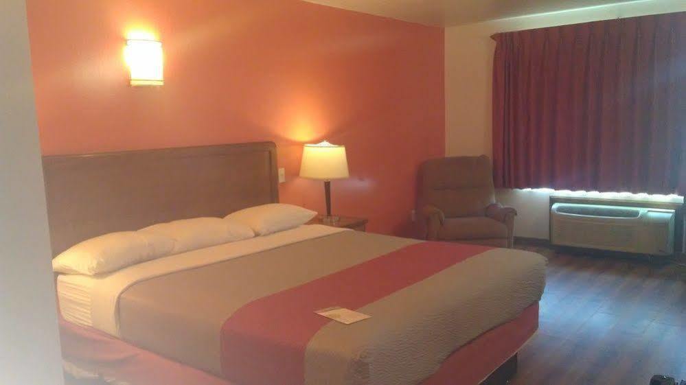 Motel 6-Hesperia, Ca - West Main Street I-15 Exteriör bild